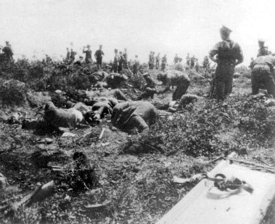 Photograph of dead bodies at Gallipoli during the May 24 truce