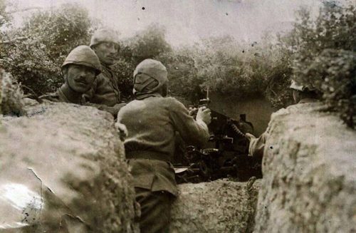 Turkish machine gunners at Gallipoli
